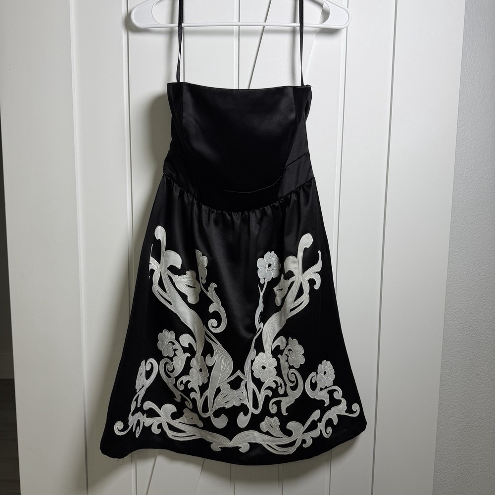 White House Black Market Black Dress White Embroidery Size 2 Strapless Cocktail